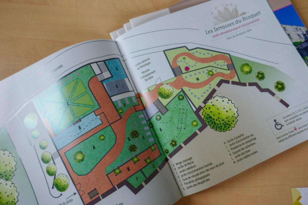 brochure avec une photo du plan du jardin les terrasses du bosquet d'alès.