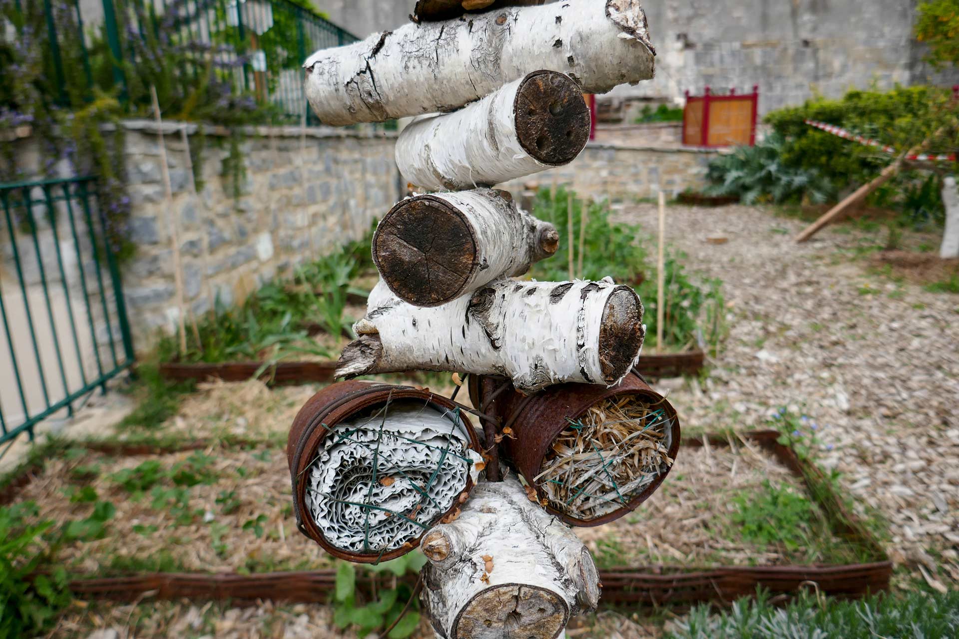 L'hôtel à insectes, un abri pour les auxiliaires du jardinier